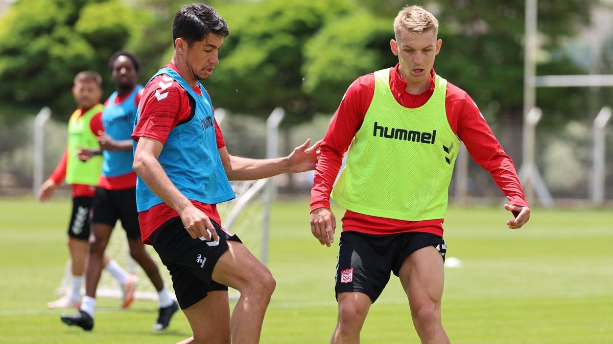 Sivasspor'da gelecek sezonun mesaisi devam ediyor