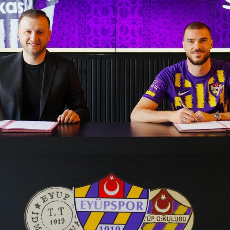 Eypspor, Mujakic'i aklad