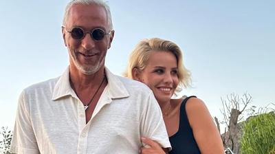 Esra Erol'dan yllara meydan okuyan ak! Sevgisini byle haykrd...