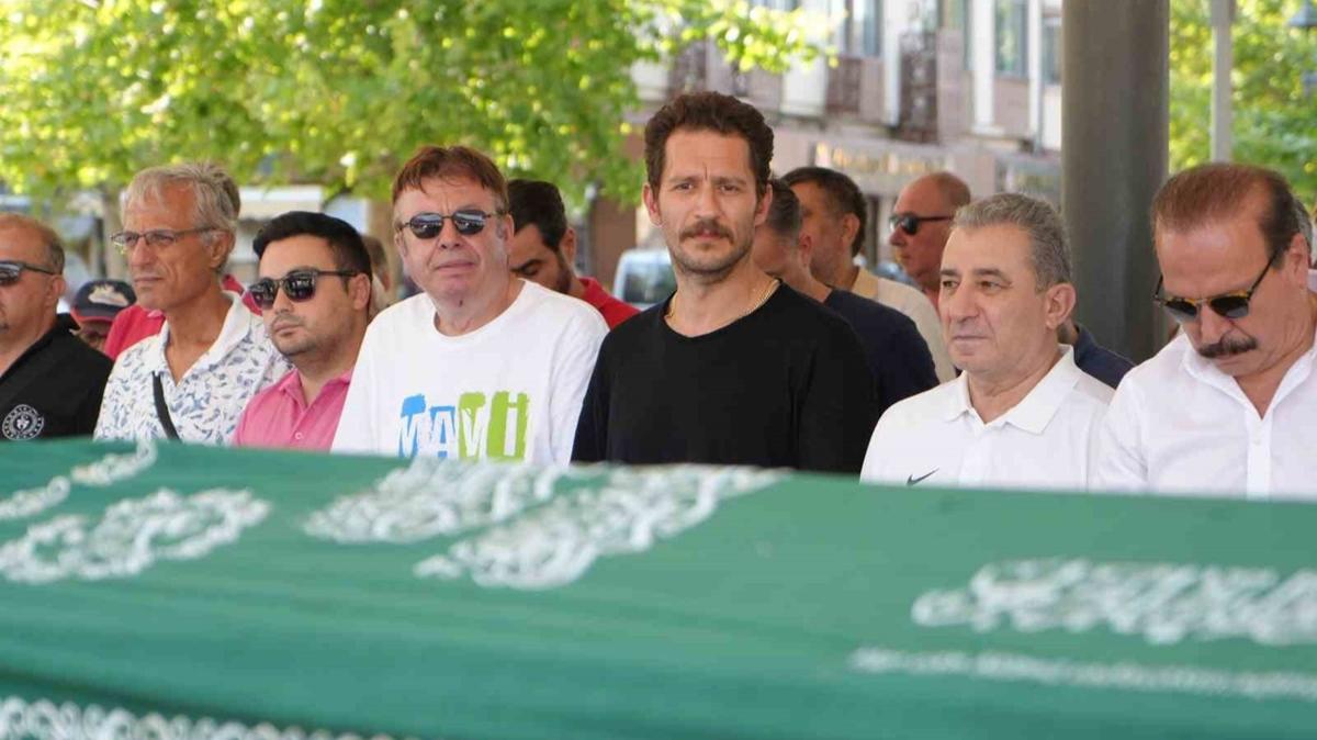 Ac haberi doum gnnde ald! Uraz Kayglarolu dedesini topraa verdi
