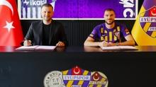 Eypspor, Mujakic'i aklad
