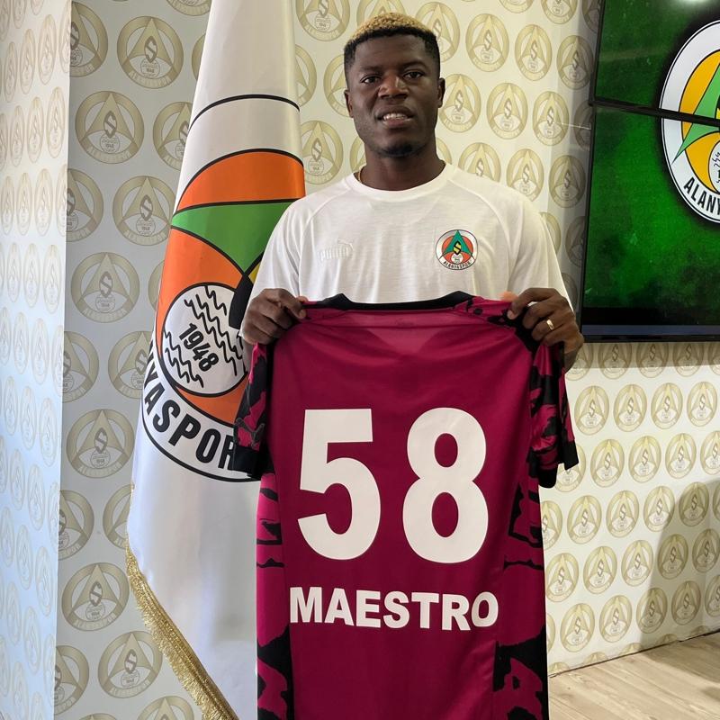 Alanyaspor'da Maestro ile imzalar atld