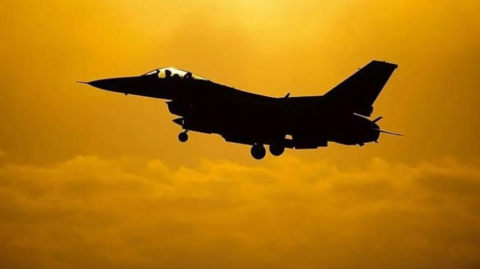 Resmen yeil k yakld: J-10 sava uaklar yola kt