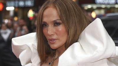 Jennifer Lopez ile tanmann fiyat dudak uuklatt! Ba baa sohbet etmenin bedeli...