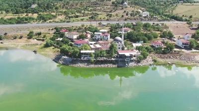 Sularn ykselmesiyle yarmadaya dnen ky, esiz manzaraya brnd