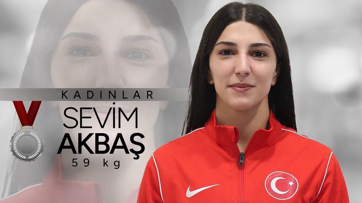 Milli sporculardan grete 3 madalya