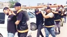 Parola vatan sahtekarlarna baskn! Yemek yerken yakalandlar