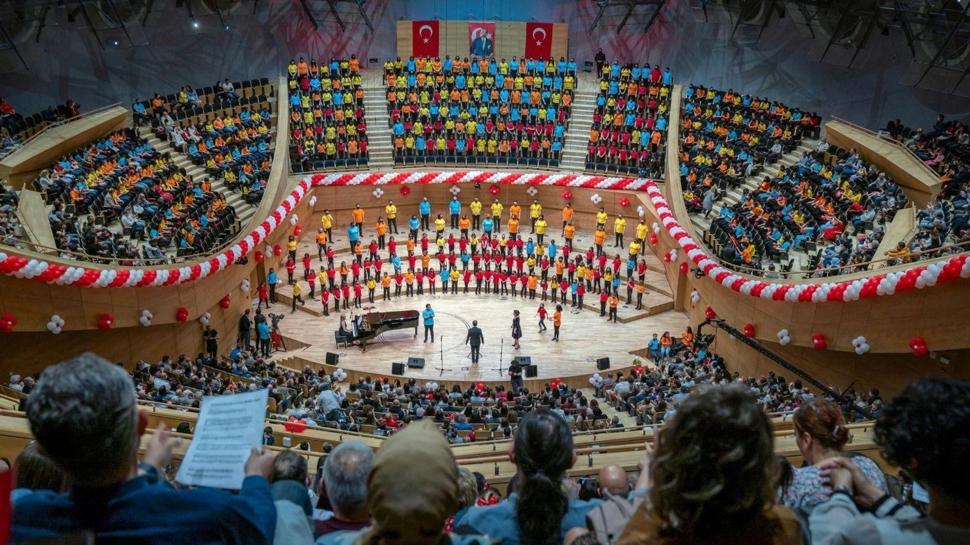 Bakan Ersoy:  Sanat sadece desteklemedik, hak ettii deere kavuturduk 