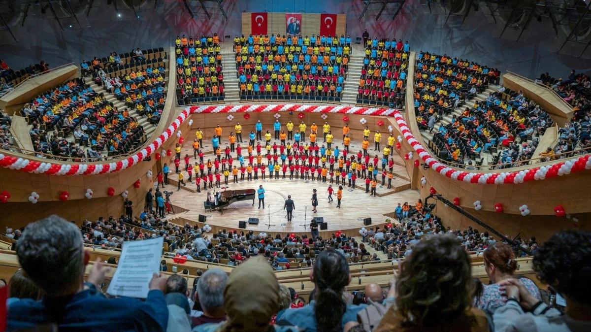 Bakan Ersoy: Sanat sadece desteklemedik, hak ettii deere kavuturduk