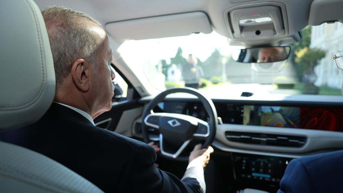 Bakan Erdoan'dan test sr... TOGG'un yeni sedan modelini kulland