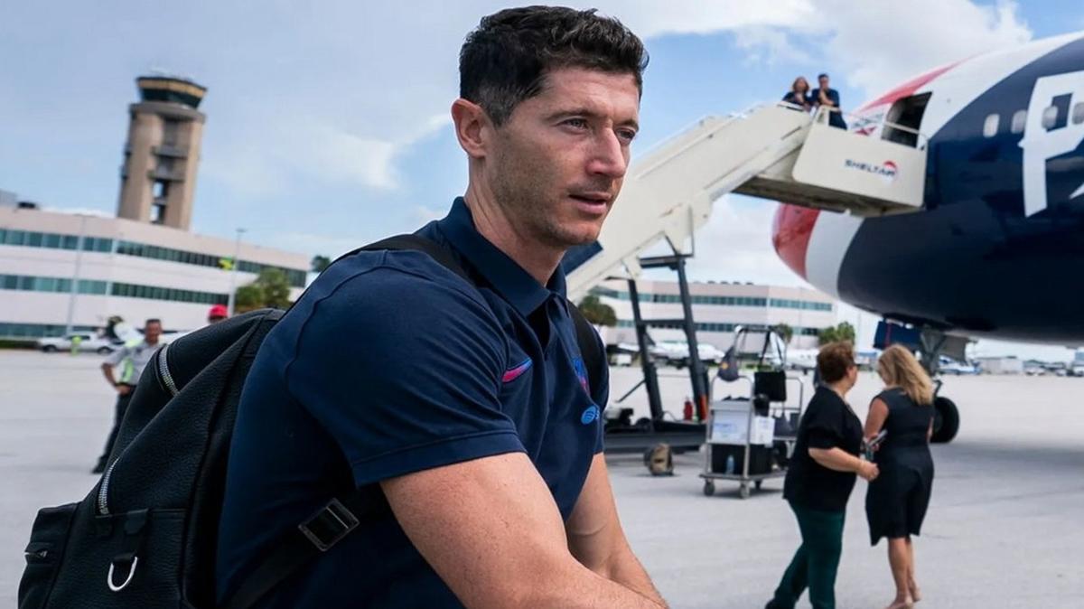 Ho geldin Robert Lewandowski! Yzyln transferi: Binlerce taraftar uan inmesini bekliyor