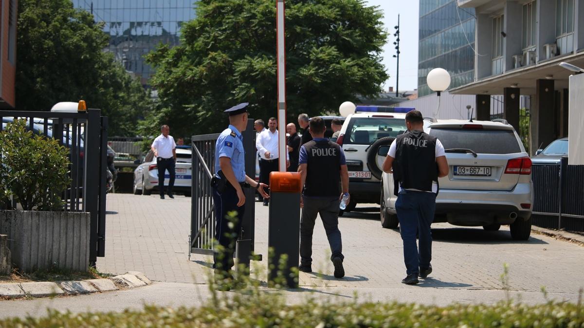 ngilizce gelen ihbar lkeyi kartrd: 10 dakika iinde patlayacak