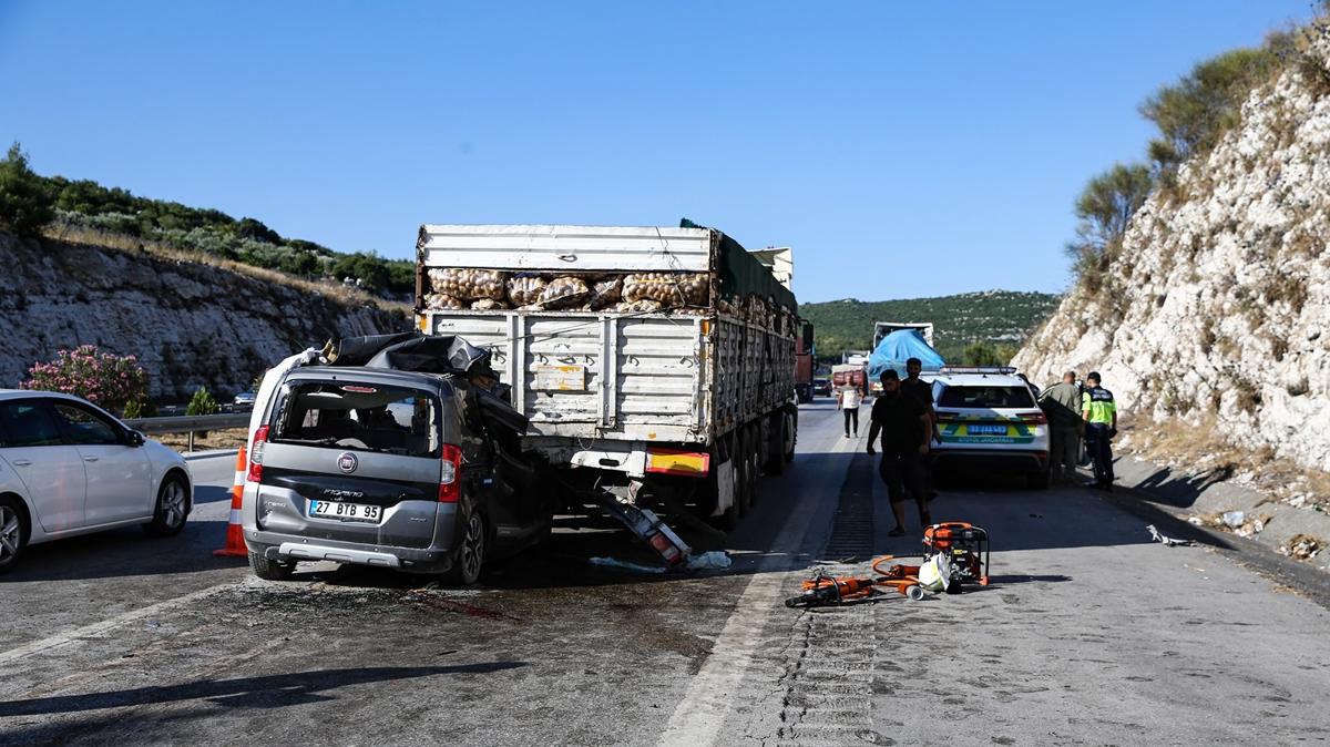 Mersin'de feci kaza: Tra arpan arataki 5 kii ld