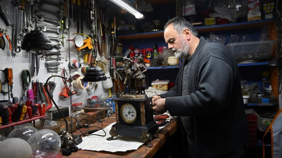 Balat'taki antikac ziyaretilerini zaman tnelinde hissettiriyor