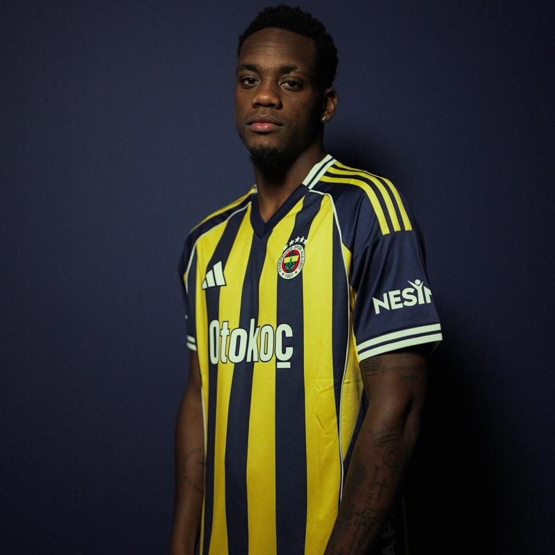 Fenerbahe'nin ilk Kolombiyal oyuncusu Jhon Duran oldu