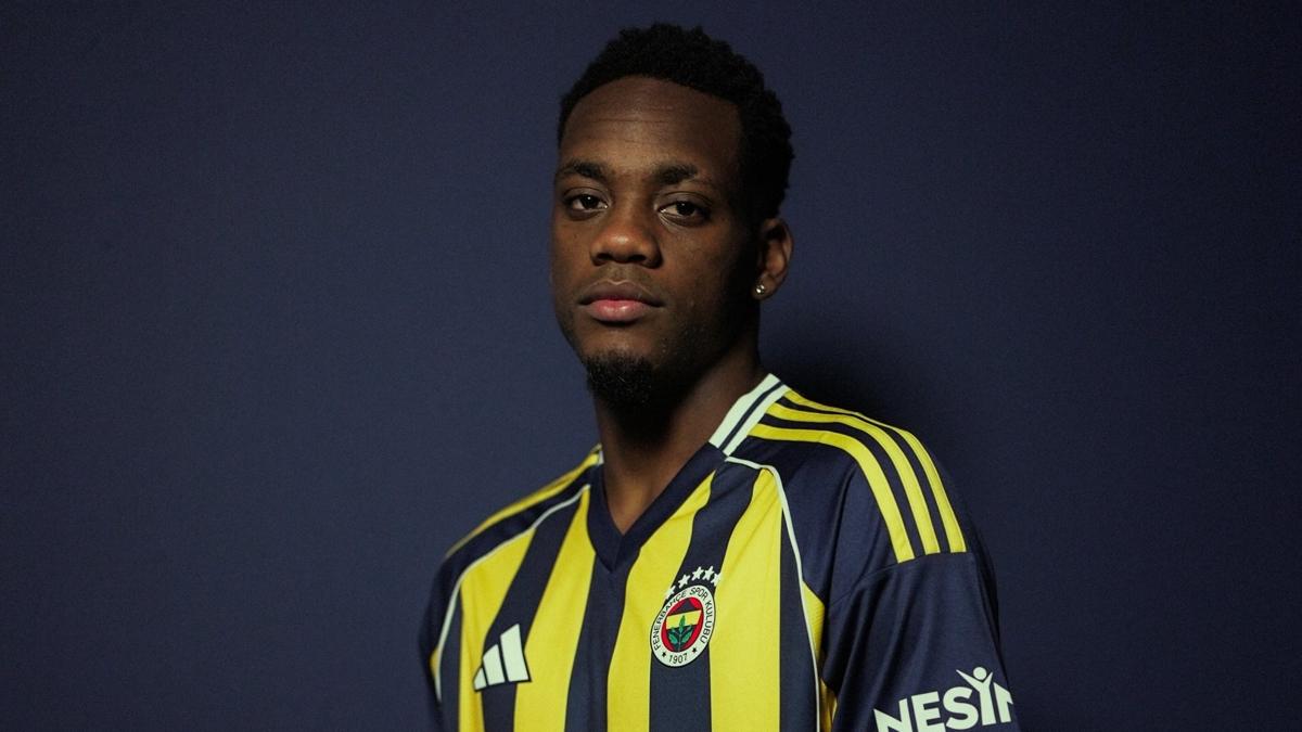 Fenerbahe'nin ilk Kolombiyal oyuncusu Jhon Duran oldu
