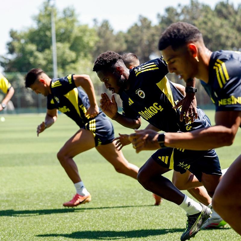 Fenerbahe'de yeni sezon mesaisi tam gaz