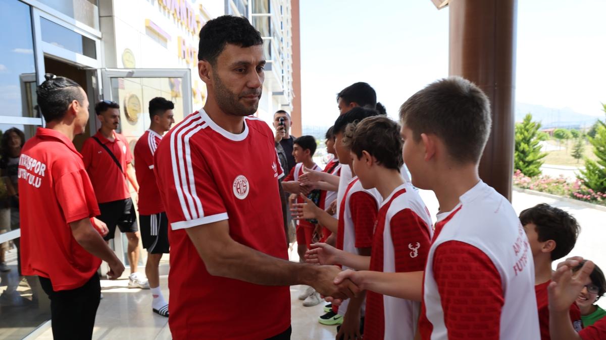 Antalyaspor, Burdur'da kampa girdi