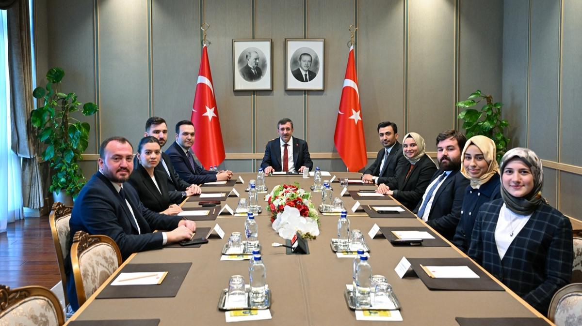 Cumhurbakan Yardmcs Ylmaz, AK Parti Genlik Kollar Bakan Yusuf bi'i kabul etti