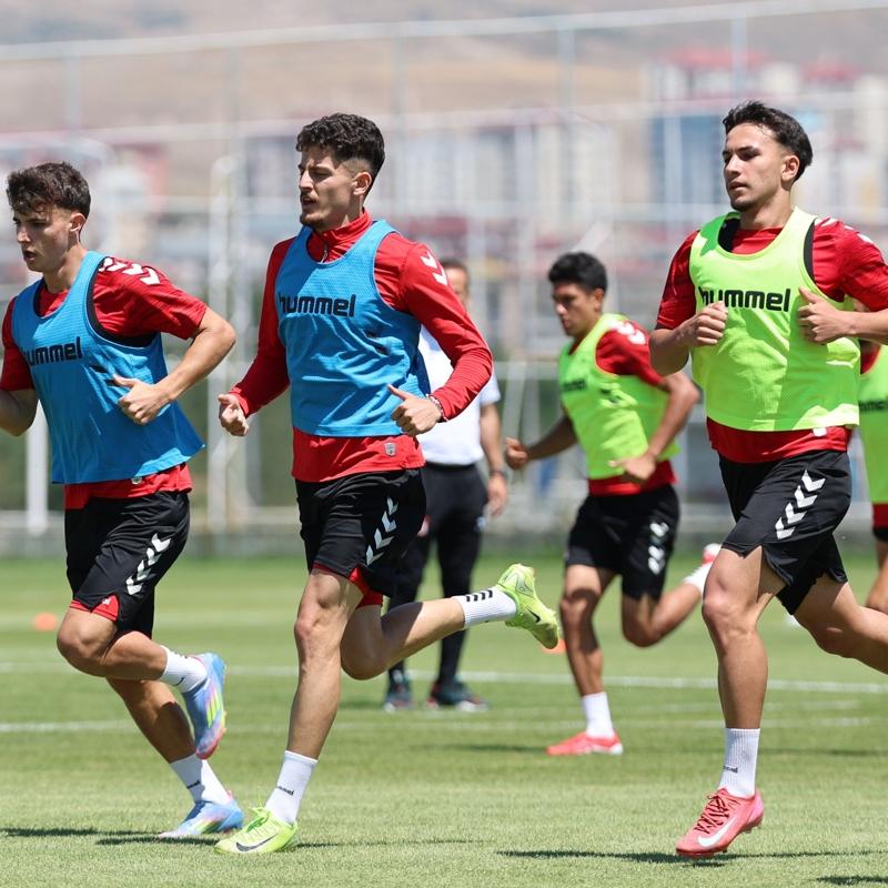 Sivasspor'da yeni sezon mesaisi tam gaz devam etti