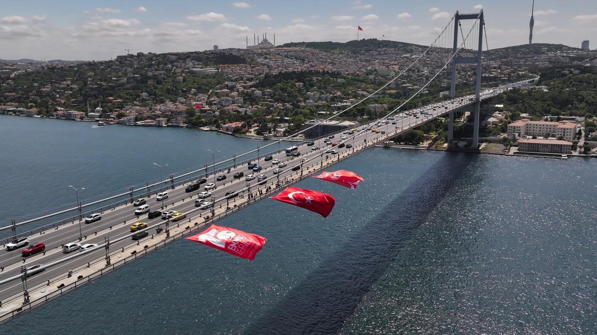 15 Temmuz'un sembolne dev Trk bayra asld