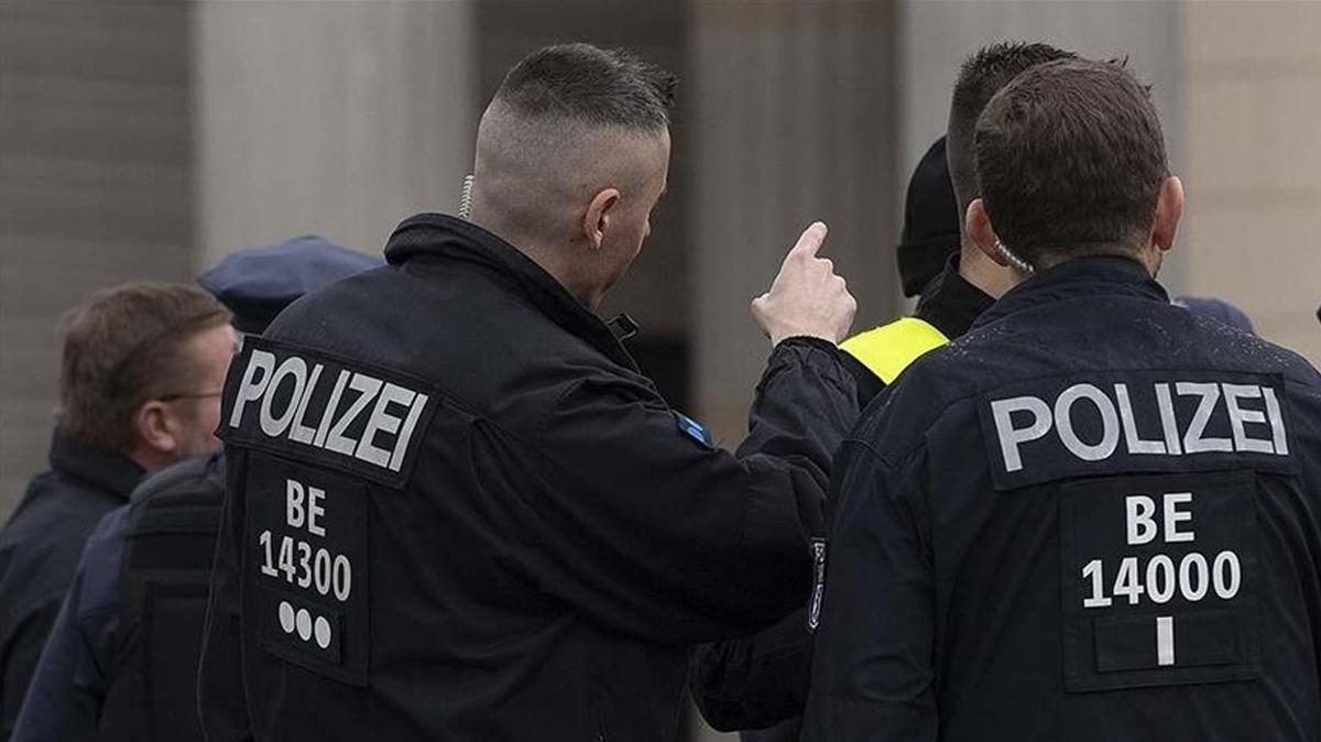 Gstericilere kar orantsz g kullanan Alman polisi tepkilerin odanda