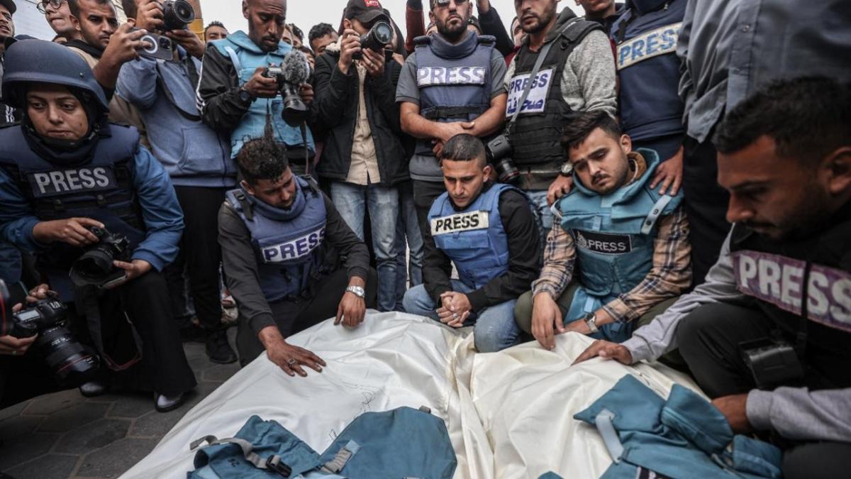 srail ordusu Gazze'de bir gazeteciyi daha katletti