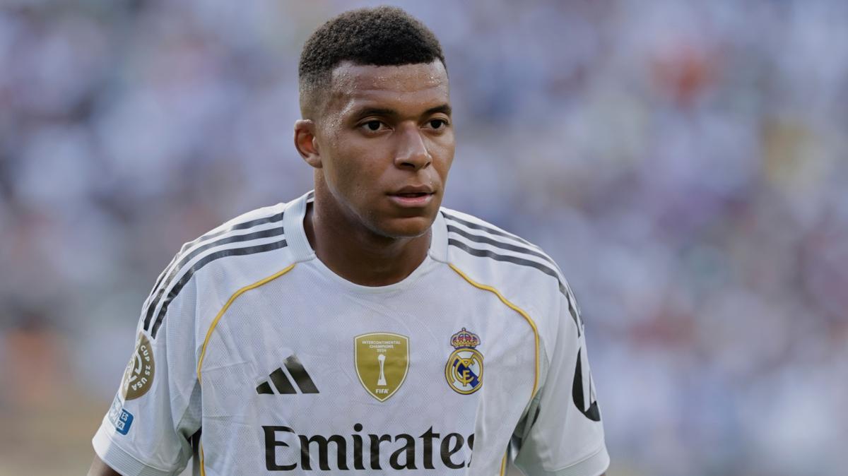 Kylian Mbappe, PSG iin yapt ikayeti geri ekti