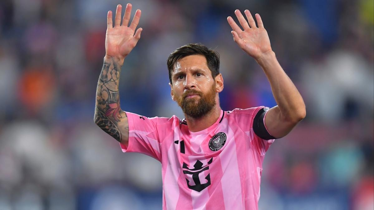 Lionel Messi'den tarihi rekor! Roberto Carlos'u geti