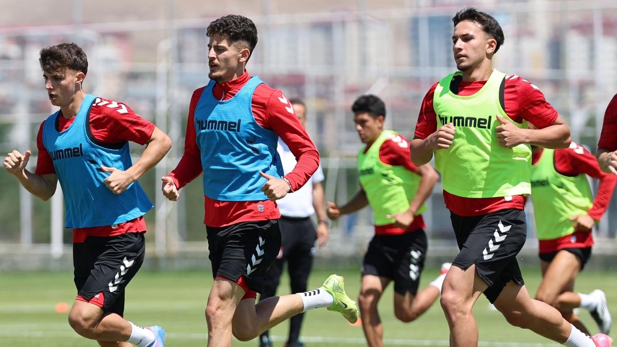 Sivasspor'da yeni sezon mesaisi tam gaz devam etti