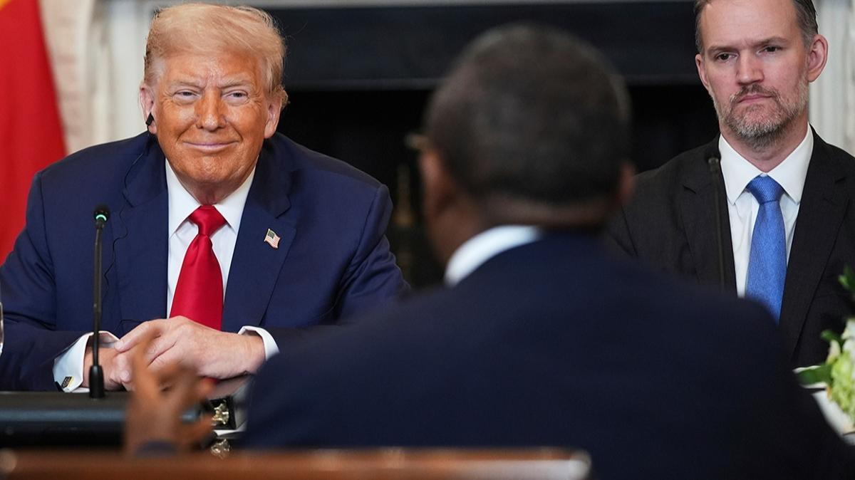Trump'tan devlet bakanna gaf! Konumaya balamasyla akna dnd