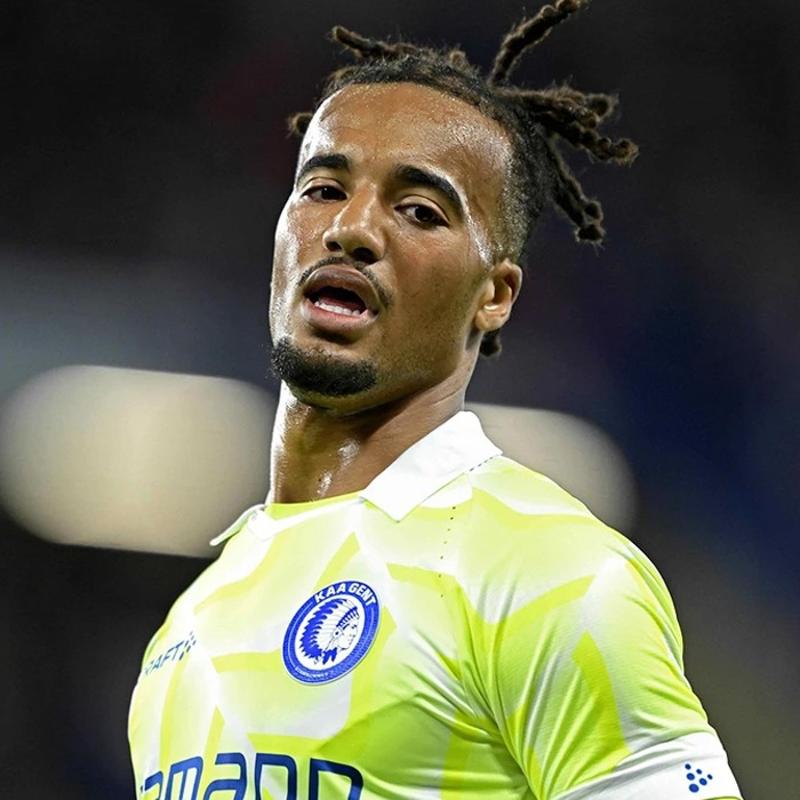Fenerbahe yeni sol bekine kavuuyor! Archie Brown, stanbul'a geliyor