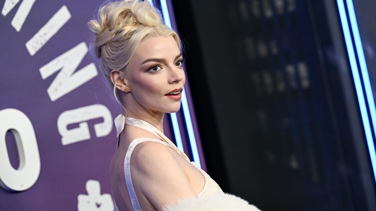 Bodrum'da srpriz konuk... Anya Taylor-Joy alveri yaparken grntlendi