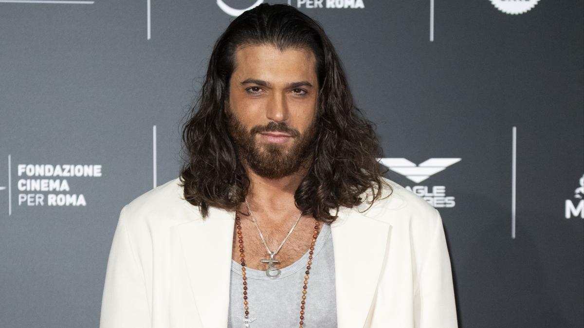 Rota yeniden oluturuldu! talya'da lin edilen Can Yaman, Trkiye'ye dnd