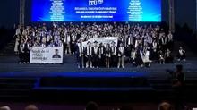 T mezuniyetinde ayet hazmszl! Kur'an- Kerim'e byk saygszlk