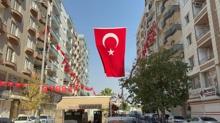 Mardin'de kamu binalarna ve caddelere ''Terrsz Trkiye''ye destek iin Trk bayraklar asld