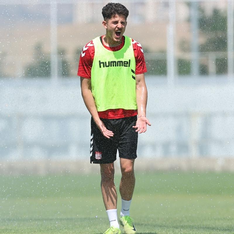 Sivasspor'da yeni sezon mesaisi tam gaz s�r�yor