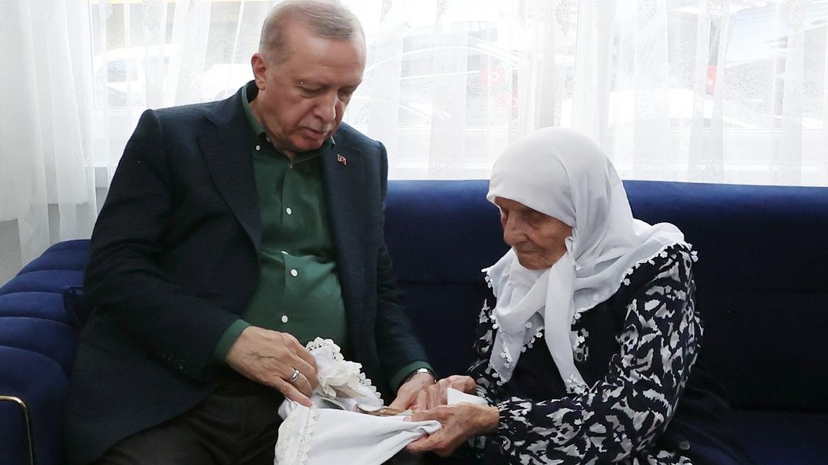 15 Temmuz'da  evladn ehit vermiti! Muzaffer nine Filistin iin biriktirdii paralar Bakan Erdoan'a emanet etti