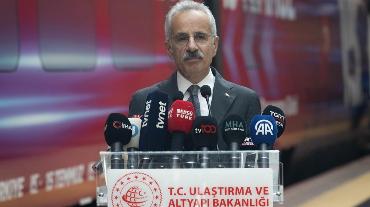 Bakan Uralolu, "15 Temmuz Demokrasi ve Birlik Treni Uurlama Treni"nde konutu