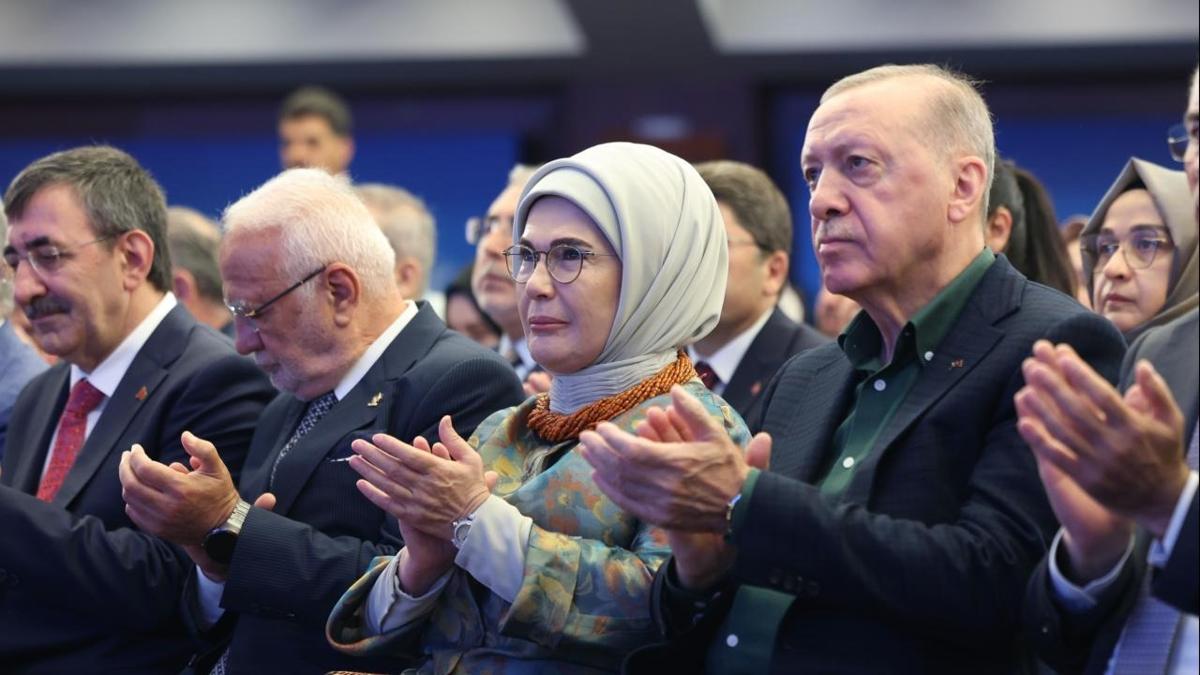 Emine Erdoan: Milletimizin birlii, Trkiyemizin yolu ak olsun