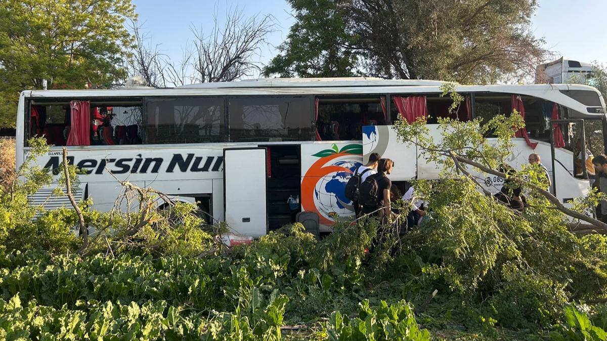 Konya'da yolcu otobs aalara arpt: ok sayda yaral var