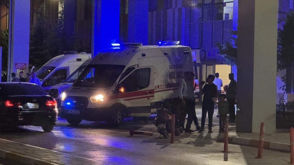 Otoparkta kanl gece! Baba ld 3 ocuu yaraland