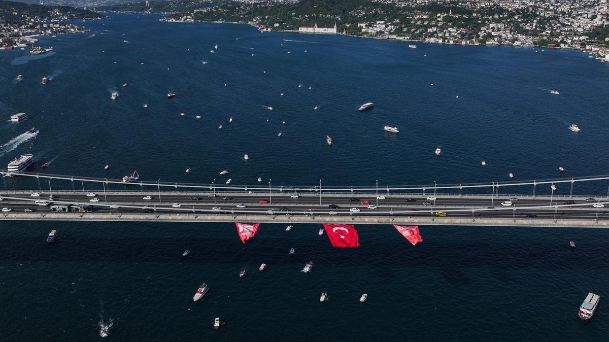 15 Temmuz ehitleri iin stanbul Boaznda 253 tekne korteji gerekletirildi