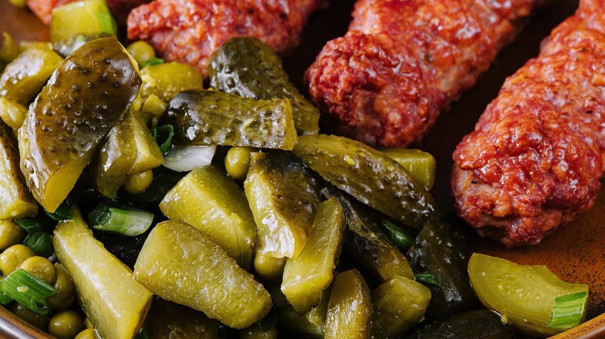 Restoranlarda neden etin yannda turu verilir"
