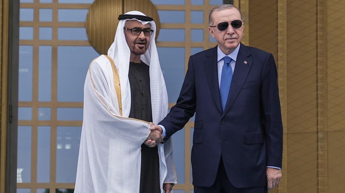 Al Nahyan Ankara'da... Bakan Erdoan resmi trenle karlad
