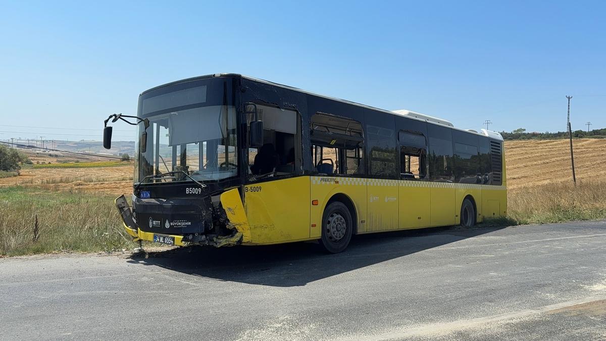 Arnavutky'de ETT otobs ile otomobil  arpt: 1 l