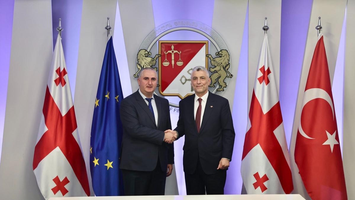 Bakan Bolat'tan Grcistan'da kritik temas