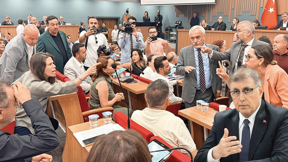Gidin sendika nnde eylem yapn' CHP'li Tugay'dan iilere tepki