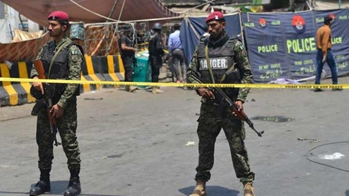 Pakistan'da terr kapan: Sivil otobse saldr dzenlendi