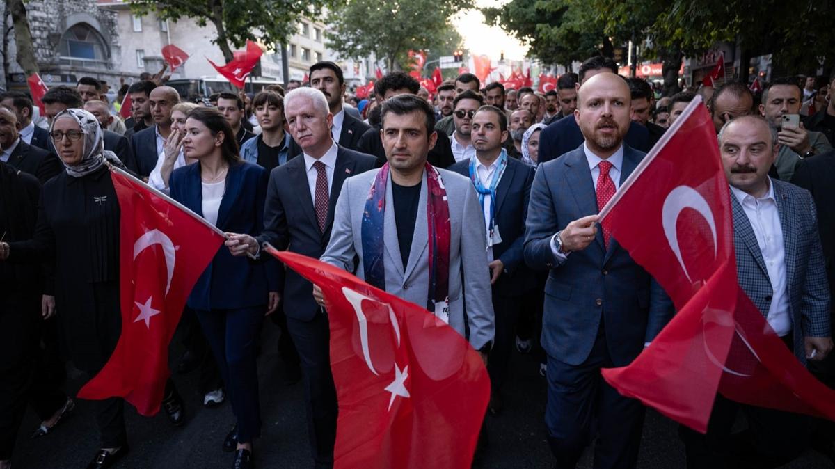 Sarahane'de 15 Temmuz ruhu... Seluk Bayraktar: D gdml eteyi millet temizledi